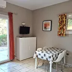 Dans En Rez De Jardin * 耶尔