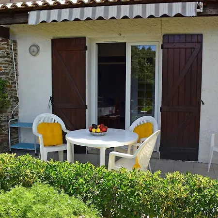 Dans En Rez De Jardin Apartment