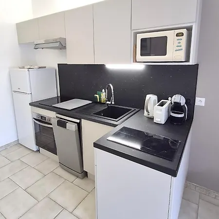 Apartment Dans En Rez De Jardin Hyeres