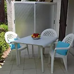 Appartamento Dans En Rez De Jardin Hyères
