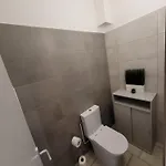 Appartamento Dans En Rez De Jardin Hyères