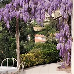 Appartamento Dans En Rez De Jardin