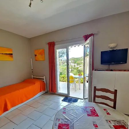 Dans En Rez De Jardin *