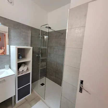 Dans En Rez De Jardin *