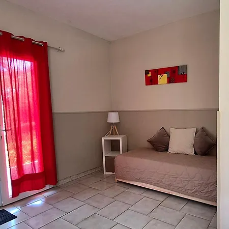 Dans En Rez De Jardin Hyères