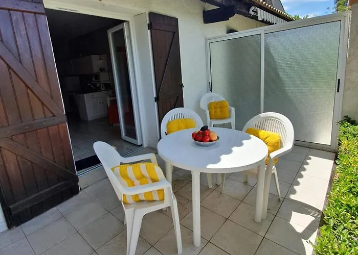 Апартаменты Dans En Rez De Jardin *