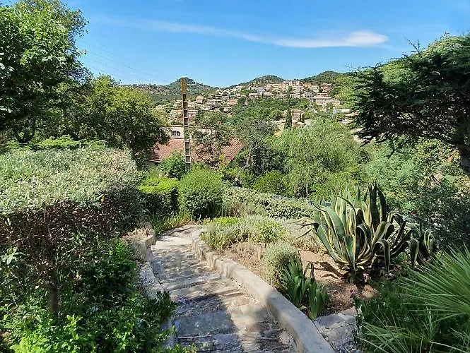 Апартаменты Dans En Rez De Jardin *