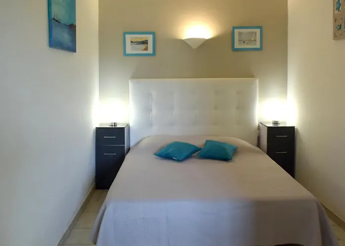 Апартаменты Dans En Rez De Jardin *