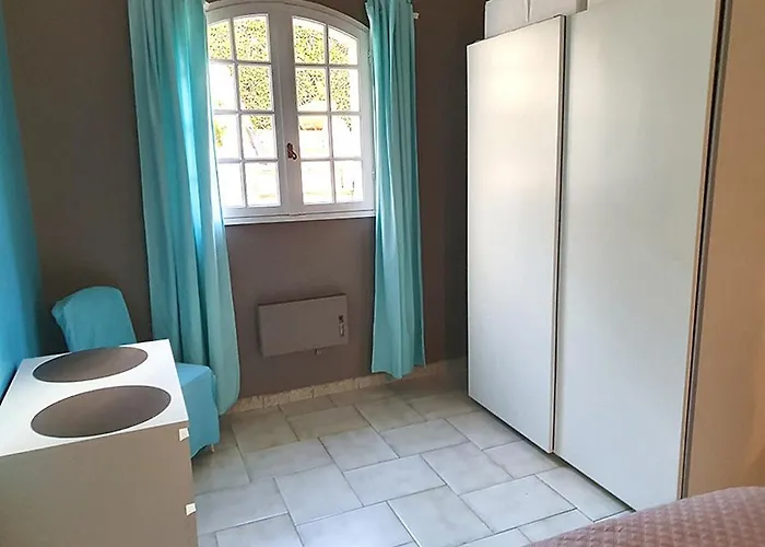 Апартаменты Dans En Rez De Jardin