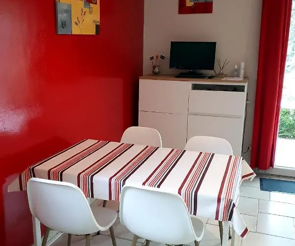 Апартаменты Dans En Rez De Jardin *