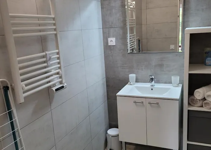 Dans En Rez De Jardin Апартаменты Йер