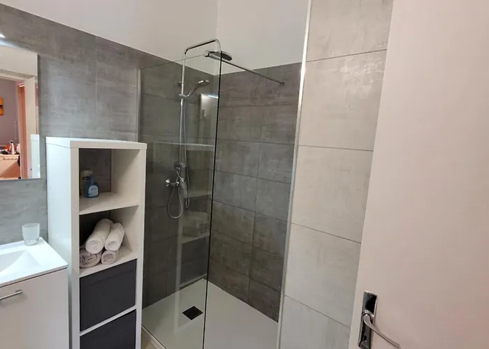 Dans En Rez De Jardin *