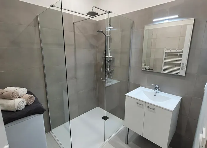 Dans En Rez De Jardin * Йер