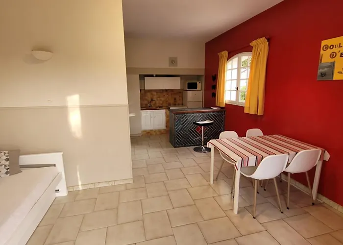 Dans En Rez De Jardin *