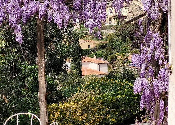 Апартаменты Dans En Rez De Jardin