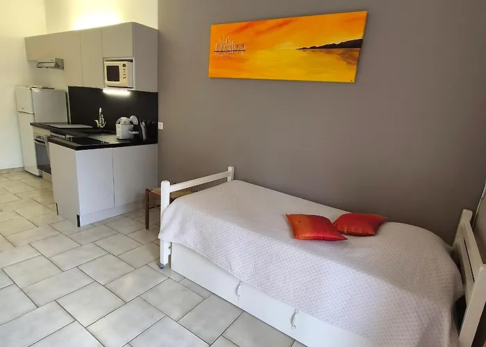 Dans En Rez De Jardin Апартаменты Йер