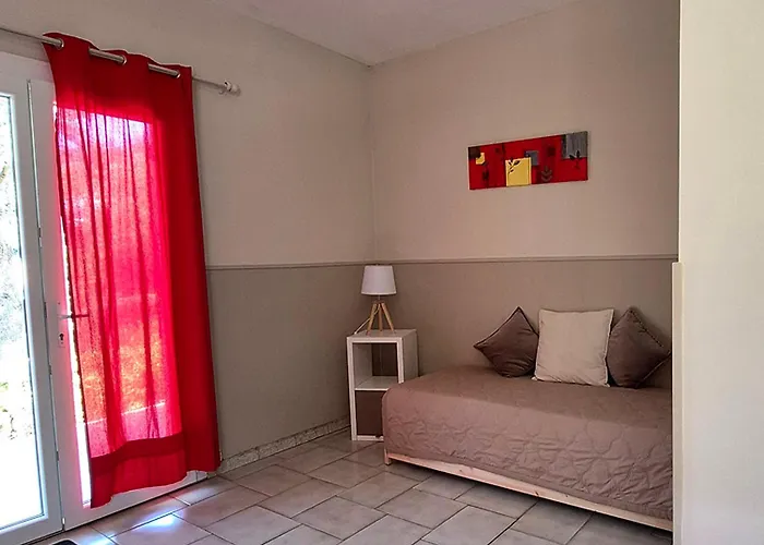 Dans En Rez De Jardin Hyères