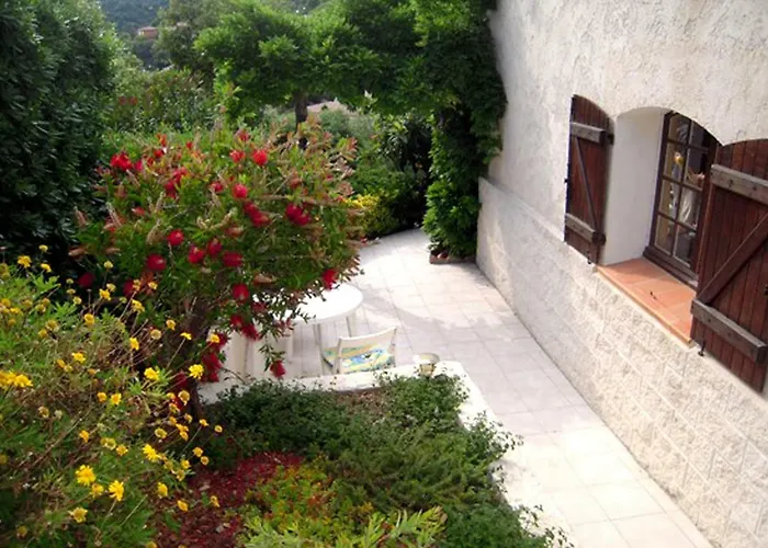 Dans En Rez De Jardin Lejlighed Hyères